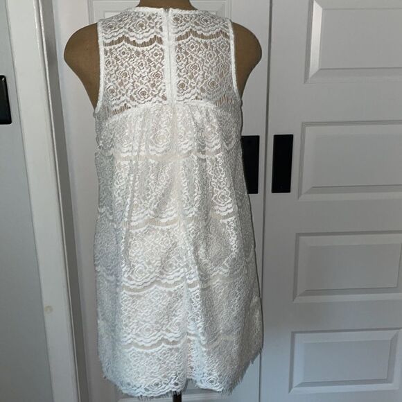 Ivory and cream lace dress size medium - Picture 4 of 7